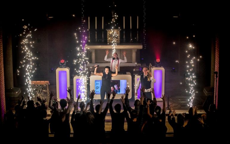 SKYFLY entertainment